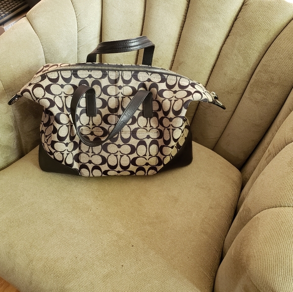 Coach - Picture 5 of 6